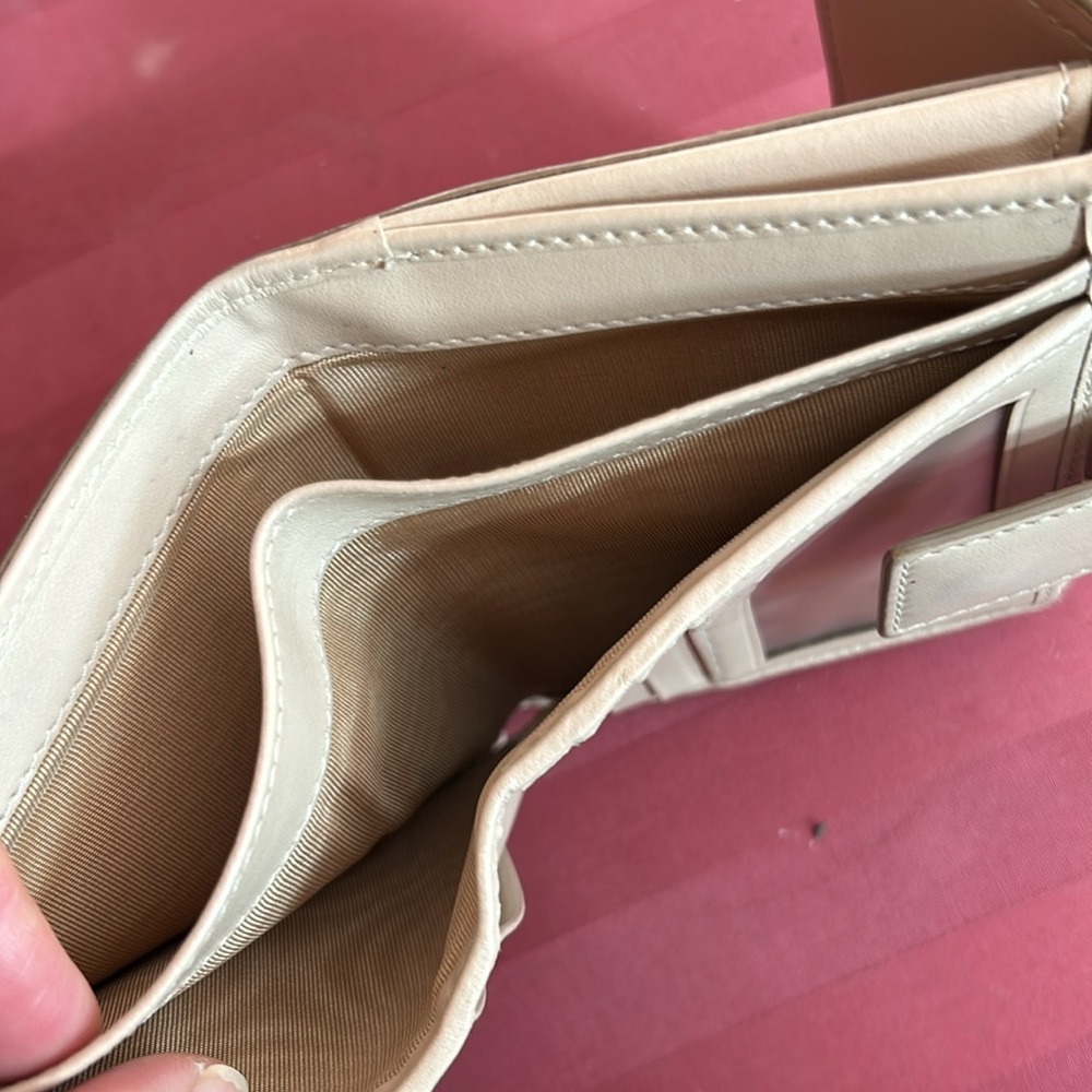 SALVATORE FERRAGAMO WALLET - Picture 7 of 9